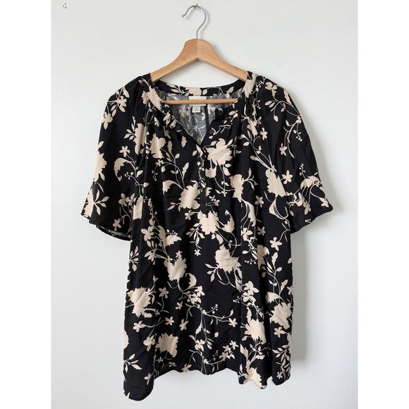 Ava & Viv Tops - Ava & Viv Women's Black & Tan Floral Short Sleeve Top – Size 1X Great Condition